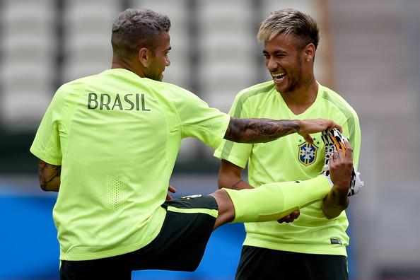 Neymar i Alves w kadrze Brazylii