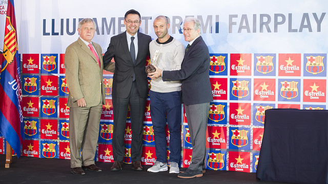 Mascherano z nagrodą Fair Play