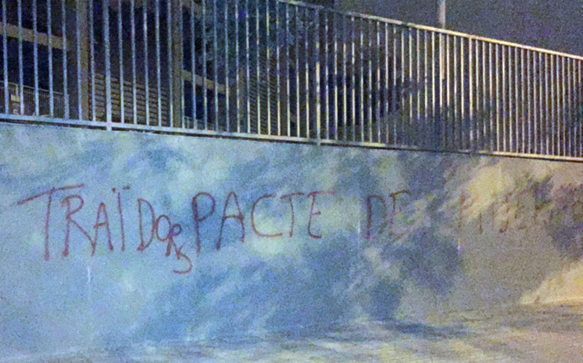 Graffiti obrażające zarząd