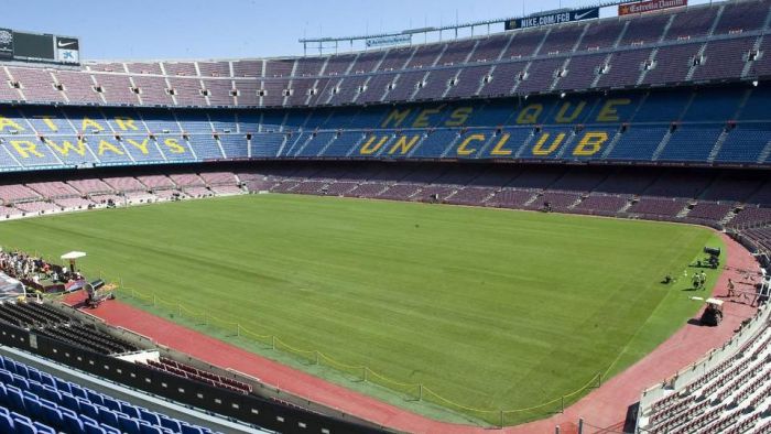 Nowa murawa na Camp Nou