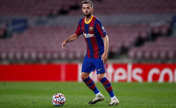 Miralem Pjanić na wylocie z FC Barcelony. Katalończycy oczekują konkretnych pieniędzy