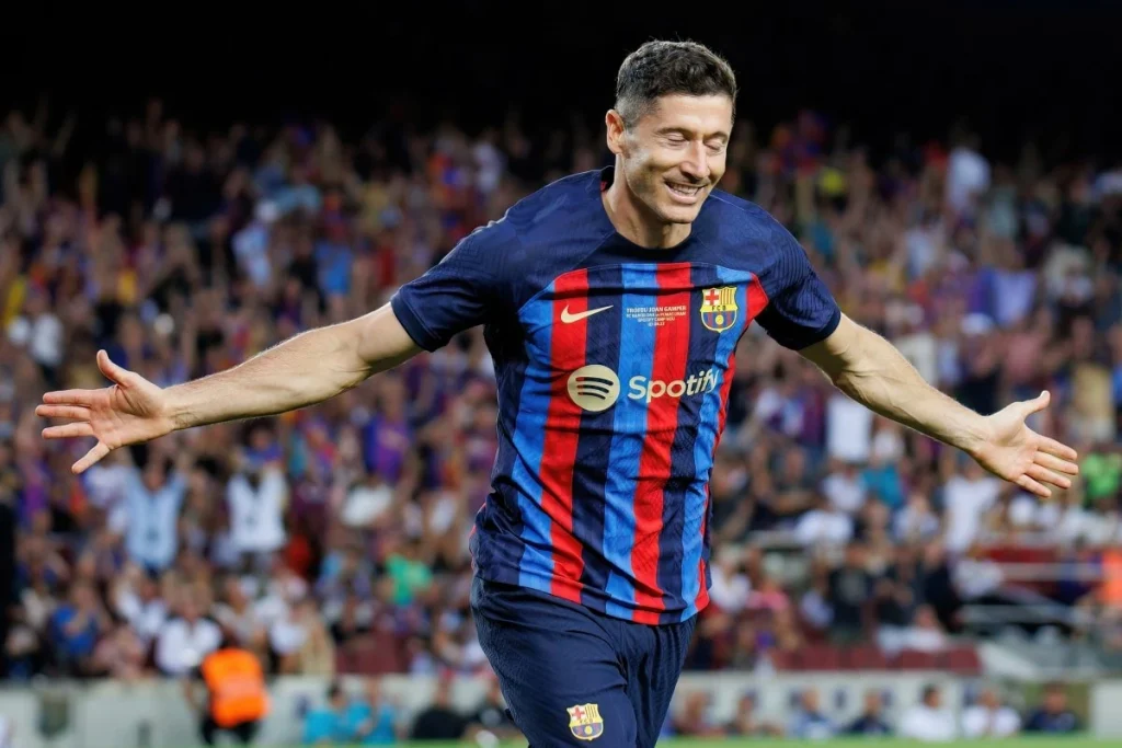 FC Barcelona - Robert Lewandowski 13