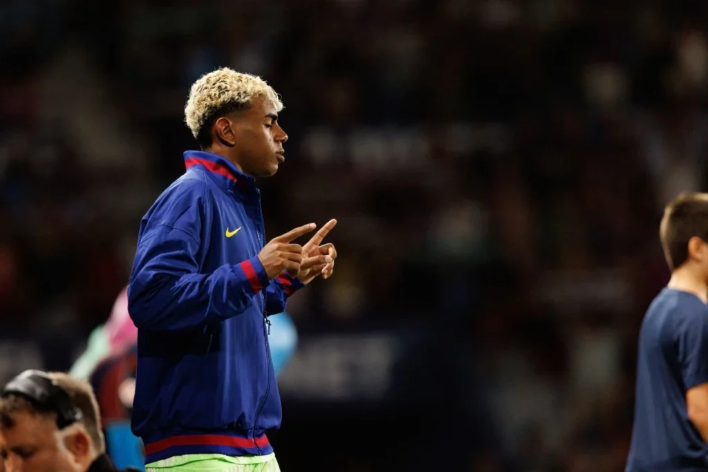 FC Barcelona - Lamine Yamal 7