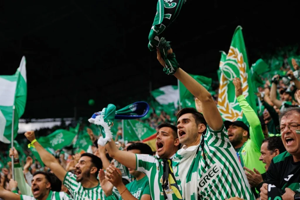 Betis – Espanyol oceny piłkarzy po spotkaniu (04.04.2026) Betis - kibice 4