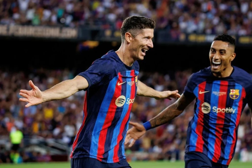 FC Barcelona - Robert Lewandowski 16