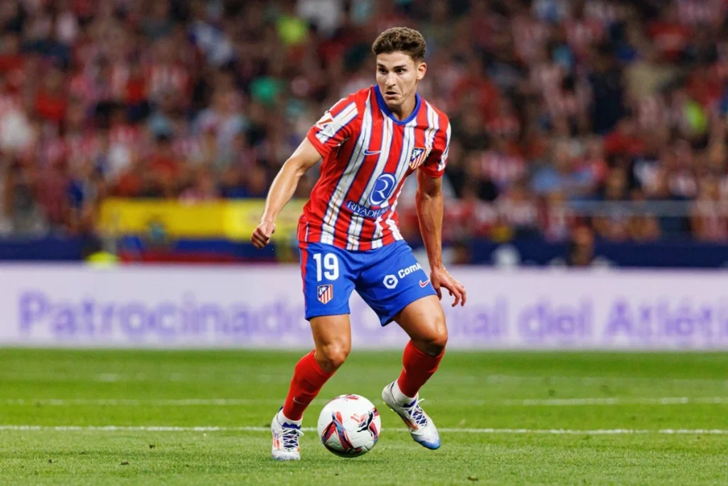 Barcelona szykuje oficjalną ofertę za Juliána Álvareza – transfer może sięgnąć 100 mln euro Atletico Madryt - Julian Alvarez 3