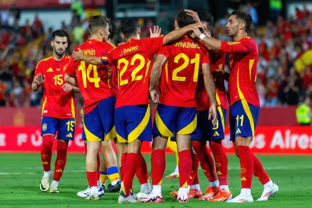 Hiszpania stosuje chłodzące kamizelki i buty przed meczem z Cabo Verde na MŚ 2026 w Atlancie Hiszpania - piłkarze zawodnicy 2 | Reprezentacja Hiszpanii
