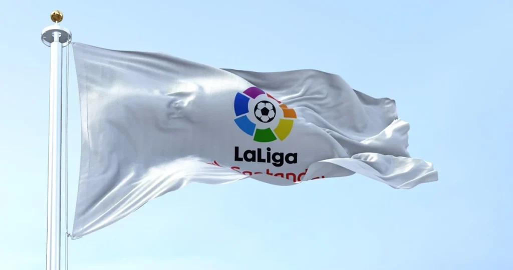 Hernández Hernández sędzią El Clásico. Raúl Varela skrytykował tę decyzję La Liga - logo 3 flaga