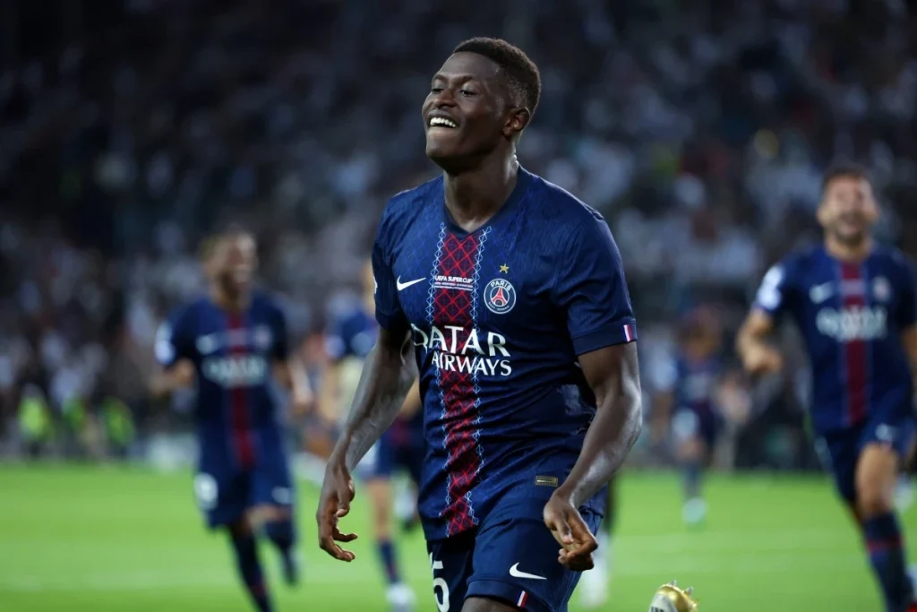 PSG osłabione przed meczem z Barceloną. Nuno Mendes wypada na kilka tygodni PSG - Nuno Mendes 1 | Paris Saint-Germain