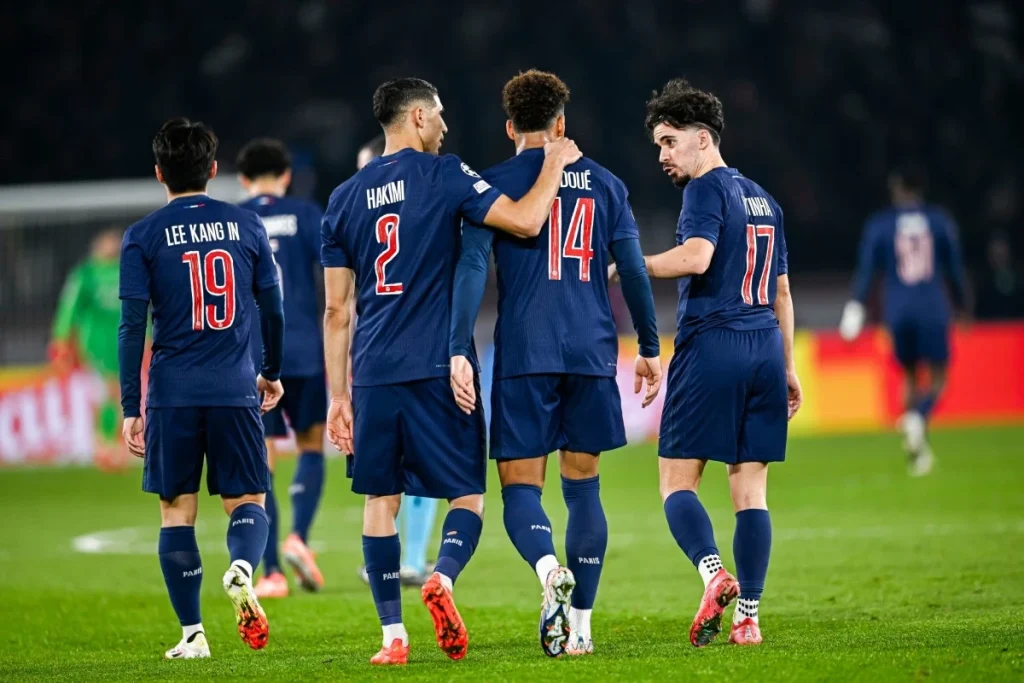 PSG pokonało Barcelonę 4:2. Pierwsza porażka katalońskiego zespołu w sezonie PSG - piłkarze 1 2025 | Paris Saint-Germain
